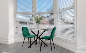 Stylish Pet Friendly Apartment, Free Parking